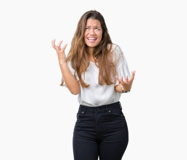 Genç güzel esmer iş kadını izole arka plan çılgın ve kızgın bağırarak ve agresif ifade ve silah kaldırdı bağırıyor. Hayal kırıklığı kavramı.