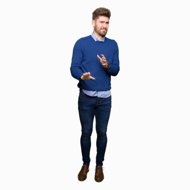 Genç yakışıklı bussines adam tiksinti ifadesi, memnun ve korkulu tiksinti yüz yapıyorsun çünkü nefret tepki. Elleriyle kaldırdı. Sinir bozucu kavramı.