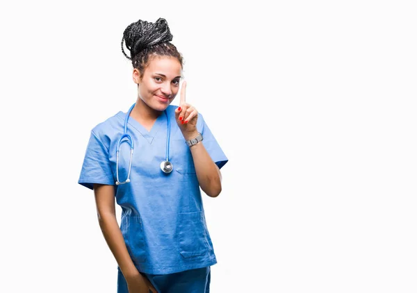 Молодые Плетеные Волосы Африканская Девушка Профессиональный Хирург Изолированном Фоне Показывая — стоковое фото