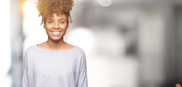 Красива Молода Жінка Афро Американських Над Ізольованих Фону Щасливу Прохолодний — стокове фото