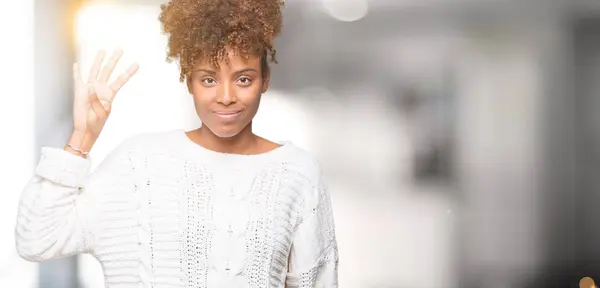 Mooie Jonge African American Vrouw Dragen Winter Trui Geïsoleerde Achtergrond — Stockfoto