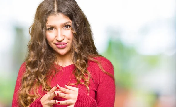 Giovane Bella Donna Indossa Maglione Rosso Mani Insieme Dita Incrociate — Foto Stock