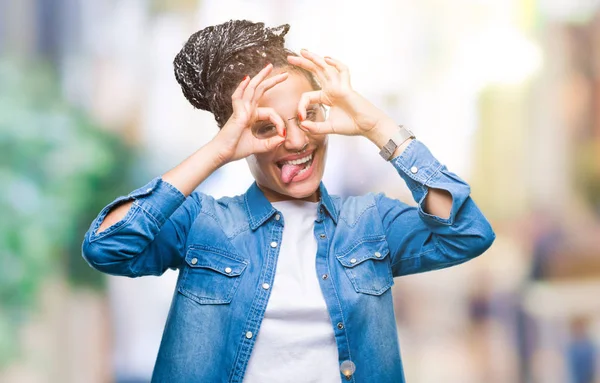 Jovem Trançado Cabelo Afro Americano Menina Vestindo Óculos Sobre Fundo — Fotografia de Stock