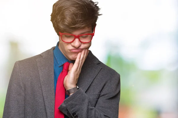 Junger Gutaussehender Geschäftsmann Mit Roter Brille Vor Isoliertem Hintergrund Der — Stockfoto