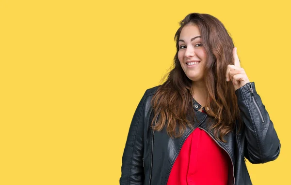 Hermosa Mujer Joven Tamaño Grande Con Una Chaqueta Cuero Moda — Foto de Stock