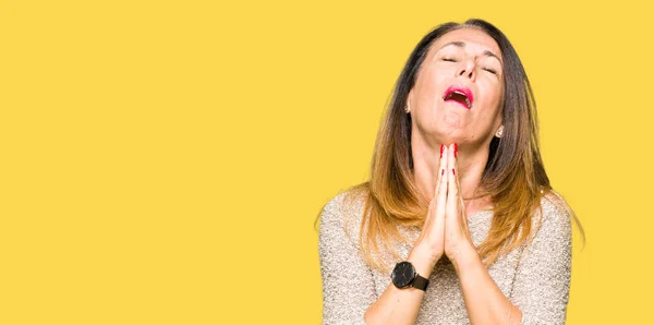 Beautiful Middle Age Woman Wearing Fashion Sweater Begging Praying Hands — Stock Photo, Image