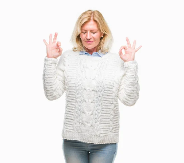 Mulher Loira Meia Idade Vestindo Camisola Inverno Sobre Fundo Isolado — Fotografia de Stock