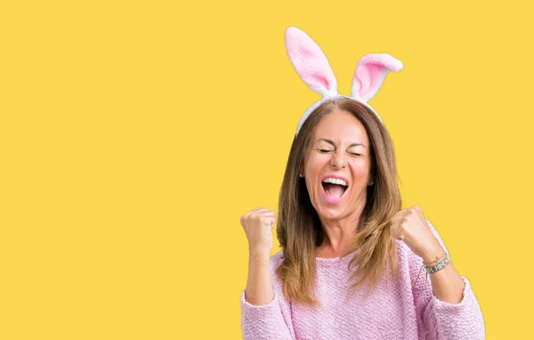 Middelbare Leeftijd Brunette Vrouw Pasen Konijn Oren Dragen Geïsoleerde Achtergrond — Stockfoto