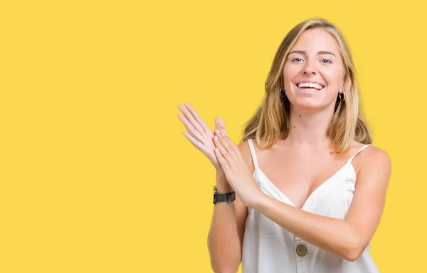 Zole Güzel Genç Kadın Arka Plan Clapping Mutlu Neşeli Gururlu — Stok fotoğraf