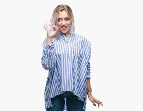 Mujer Rubia Joven Sobre Fondo Aislado Sonriendo Positiva Haciendo Signo — Foto de Stock