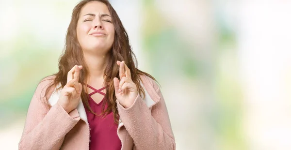 Vackra Storlek Ung Kvinna Som Bär Vinterpäls Över Isolerade Bakgrund — Stockfoto