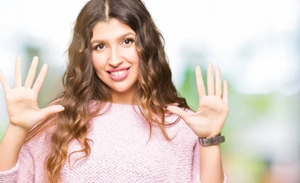 Junge Schöne Frau Rosa Pullover Zeigt Und Zeigt Nach Oben — Stockfoto