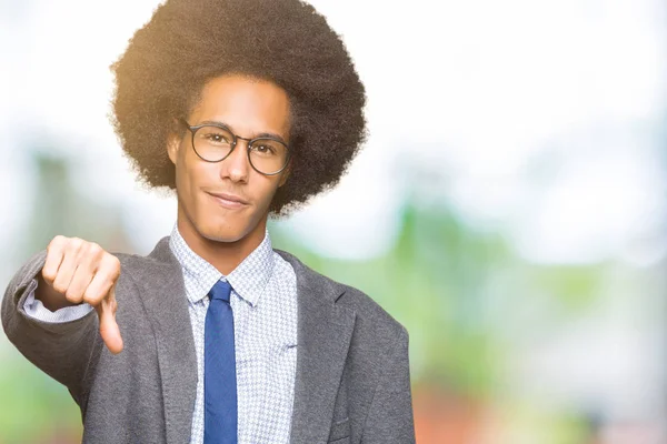 Unga Afroamerikanska Affärsman Med Afro Hår Glasögon Ser Missnöjda Och — Stockfoto