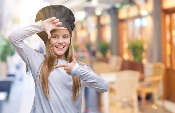 Giovane Bella Ragazza Indossa Cappello Chef Uniforme Sfondo Isolato Sorridente — Foto Stock