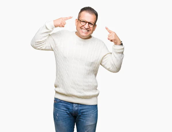 Arabischer Mann Mittleren Alters Mit Brille Über Isoliertem Hintergrund Lächelnd — Stockfoto