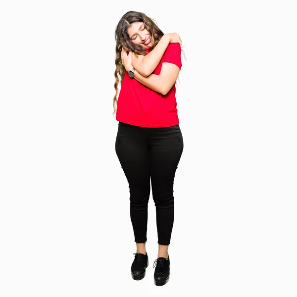 Młoda Piękna Kobieta Noszenia Dzień Shirt Przytulanie Się Szczęśliwy Pozytywne — Zdjęcie stockowe