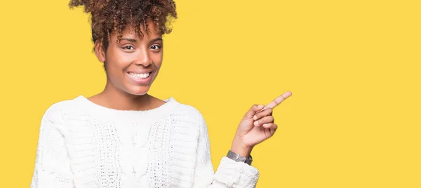 Bella Giovane Donna Afroamericana Che Indossa Maglione Invernale Sfondo Isolato — Foto Stock