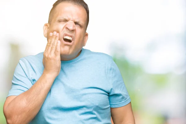 Hombre Árabe Mediana Edad Con Camiseta Azul Sobre Fondo Aislado —  Fotos de Stock