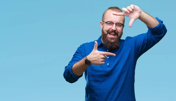 Homem Jovem Hipster Caucasiano Vestindo Óculos Sobre Fundo Isolado Sorrindo — Fotografia de Stock