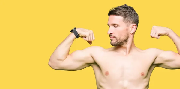 Bello Uomo Senza Maglietta Mostrando Petto Nudo Mostrando Muscoli Delle — Foto Stock