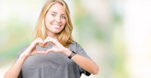 Mooie Jonge Vrouw Oversize Casual Shirt Dragen Geïsoleerde Achtergrond Glimlachend — Stockfoto