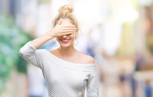 Jeune Belle Femme Aux Yeux Blonds Bleus Sur Fond Isolé — Photo