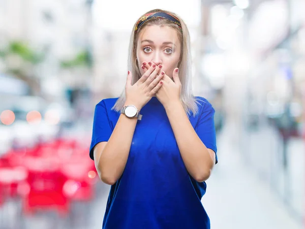 Junge Blonde Frau Über Isolierten Hintergrund Schockiert Mund Mit Den — Stockfoto