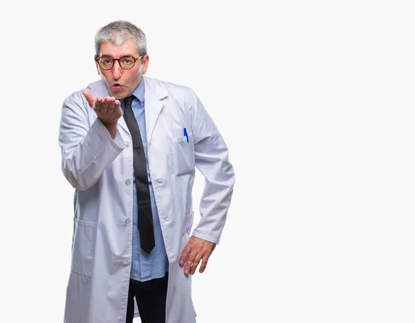Bello Dottore Anziano Scienziato Professionista Che Indossa Cappotto Bianco Sfondo — Foto Stock