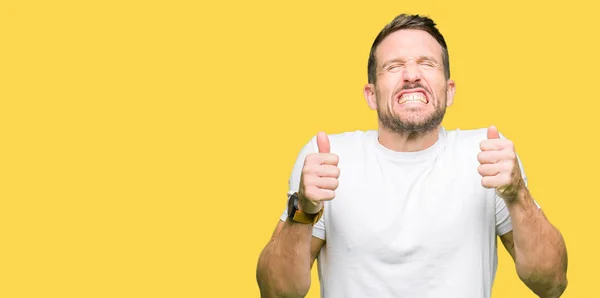 Hombre Guapo Vistiendo Camiseta Blanca Casual Emocionado Por Éxito Con —  Fotos de Stock