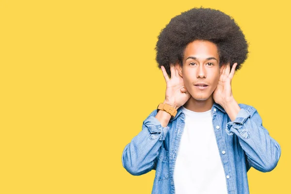 Americký Mladík Afro Vlasy Snaží Slyšet Obě Ruce Ucho Gesto — Stock fotografie