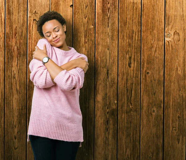 Beautiful Young African American Woman Isolated Background Hugging Oneself Happy — Stock Photo, Image