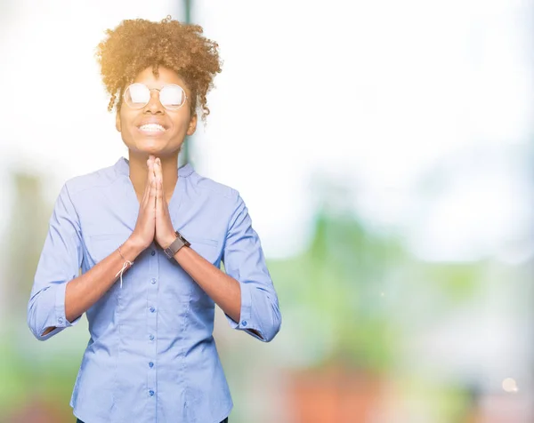 Gyönyörű Fiatal Afro Amerikai Üzletasszony Elszigetelt Háttér Imádkozott Együtt Kér — Stock Fotó