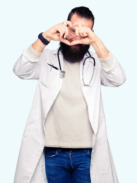 Young Blond Doctor Man Beard Wearing Medical Coat Doing Heart — Stock Photo, Image