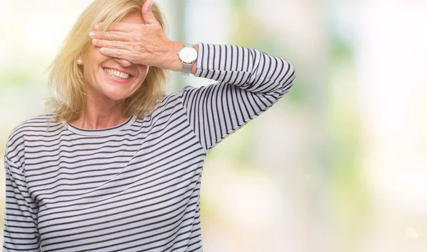 Mujer Rubia Mediana Edad Sobre Fondo Aislado Sonriendo Riendo Con — Foto de Stock