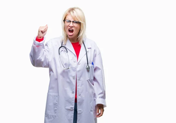 Jovem Mulher Bonita Médico Loira Vestindo Uniforme Médico Sobre Fundo — Fotografia de Stock