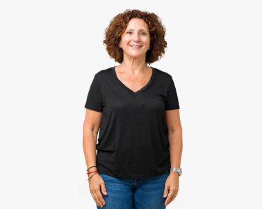 Güzel orta ager izole arka yüzünde mutlu ve güzel bir gülümseme ile üst düzey kadın. Şanslı kişi.