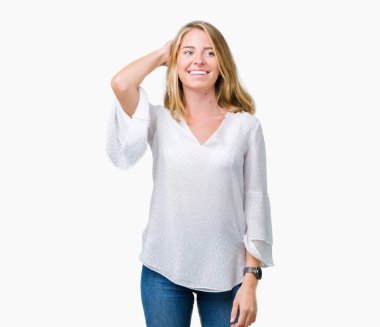 Güzel genç zarif kadın hareketi el ile kendine güvenen dokunaklı saç gülümseyerek, çekici poz izole arka plan üzerinde