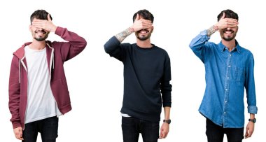 Genç adam gülümsüyor ve gözleri için sürpriz kapsayan yüz el ile gülüyor izole arka plan üzerinde kolaj. Kör kavramı.