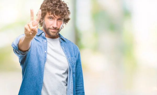 Bello Ispanico Modello Uomo Sfondo Isolato Sorridente Con Volto Felice — Foto Stock