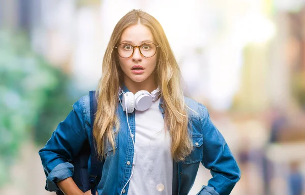 Mladá Krásná Blond Studentka Žena Nosí Sluchátka Brýle Izolované Pozadí — Stock fotografie