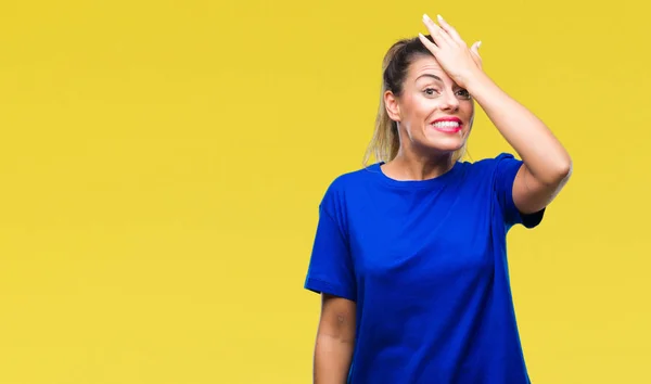 Jovem Mulher Bonita Vestindo Casual Camiseta Azul Sobre Fundo Isolado — Fotografia de Stock