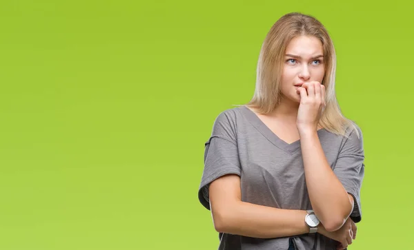 Unga Kaukasiska Kvinna Över Isolerade Bakgrund Ser Stressad Och Nervös — Stockfoto