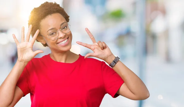 Linda Jovem Afro Americana Vestindo Óculos Sobre Fundo Isolado Mostrando — Fotografia de Stock