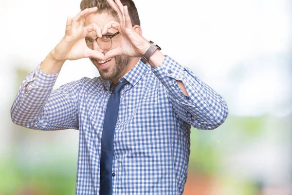 Junger Geschäftsmann Trägt Brille Über Isoliertem Hintergrund Und Macht Herzform — Stockfoto