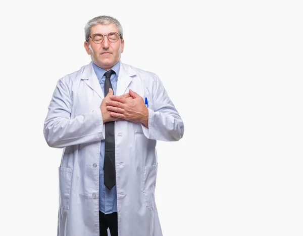 Gutaussehender Oberarzt Wissenschaftler Weißen Mantel Vor Isoliertem Hintergrund Lächelnd Mit — Stockfoto