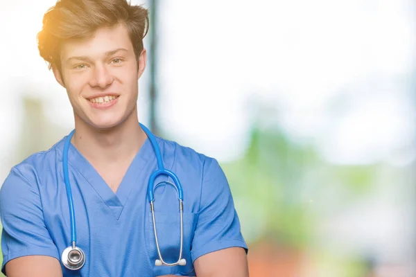 Unga Läkare Bär Medicinsk Uniform Över Isolerade Bakgrund Glada Ansikte — Stockfoto