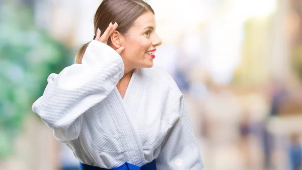 Jovem Mulher Bonita Vestindo Uniforme Kimono Karatê Sobre Fundo Isolado — Fotografia de Stock