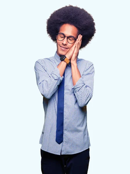 Unga Afroamerikanska Affärsman Med Afro Hår Glasögon Som Sover Trött — Stockfoto