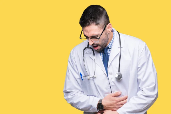 英俊的年轻医生在孤立的背景与手在胃由于消化不良 痛苦的病症感觉不适 Ache — 图库照片
