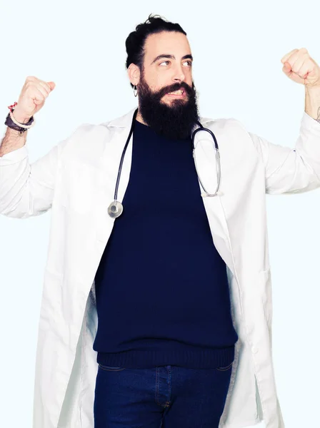 Doctor Long Hair Wearing Medical Coat Stethoscope Showing Arms Muscles — Stock Photo, Image